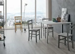 Sedia Salvador con struttura in legno verniciato e seduta in morbida microfibra effetto velluto di Target Point