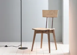 Sedia SD241 in Rovere massello di Devina Nais