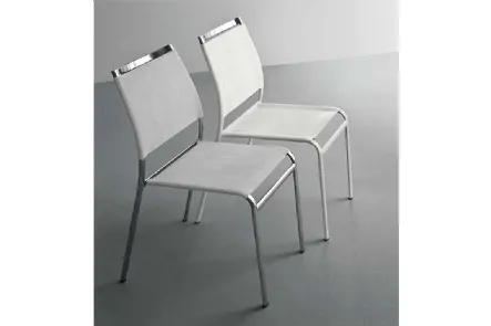 Sedia Eva in texplast nero con struttura in metallo antracite di Sedit