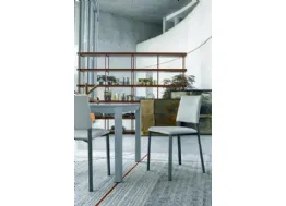 Sedia Sara in ecopelle vintage con struttura in metallo antracite di Sedit