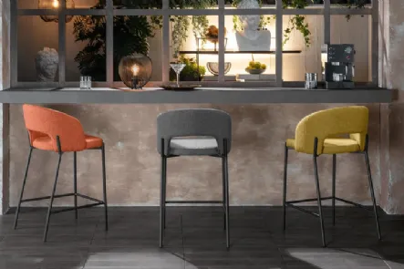Sgabello in tessuto vari colori con gambe in metallo Greta di Stones