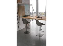 Sgabello regolabile in altezza Bilbao con struttura in metallo verniciato e seduta in morbido Soft Touch Vintage di Target Point