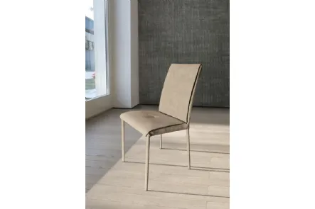 Sedia in ecopelle con struttura in metallo Twist di Unico Italia