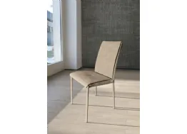 Sedia in ecopelle con struttura in metallo Twist di Unico Italia