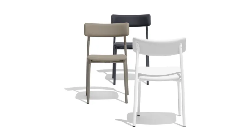 Sedia in ecopelle con struttura in metallo Up! di Connubia