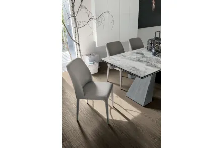 Sedia Vienna interamente rivestita in morbido tessuto Soft Touch Vintage di Target Point