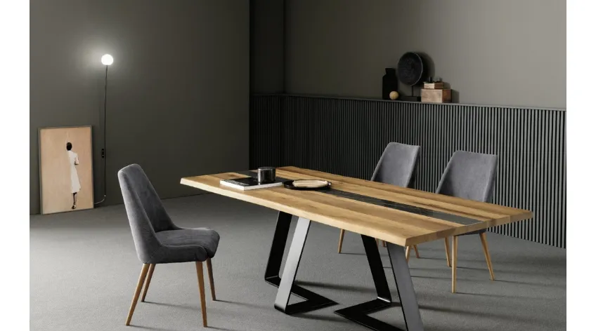 Sedia Zoe in microfibra dalla comoda seduta imbottita con struttura in Rovere di Alta Corte
