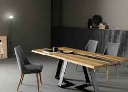 Sedia Zoe in microfibra dalla comoda seduta imbottita con struttura in Rovere di Alta Corte