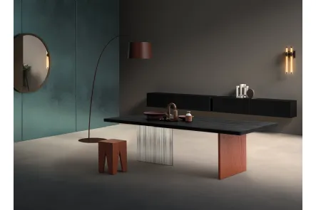 Tavolo Alabama in Rovere massello con una gamba in legno e una in vetro Devina Nais