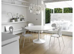 Tavolo rotondo laccato bianco con base in acciaio Around di Unico Italia