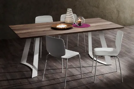 Tavolo fisso di design in legno e metallo Bruno di La Primavera