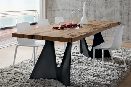 Tavolo fisso di design Claudio di La Primavera in metallo e legno
