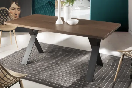 Tavolo rettangolare Flip in rovere massello con base a X in lamiera di Julia Arredo Cuoio
