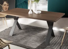 Tavolo rettangolare Flip in rovere massello con base a X in lamiera di Julia Arredo Cuoio