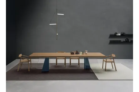 Tavolo M3 in legno massello di Rovere con base in ferro e vetro Devina Nais