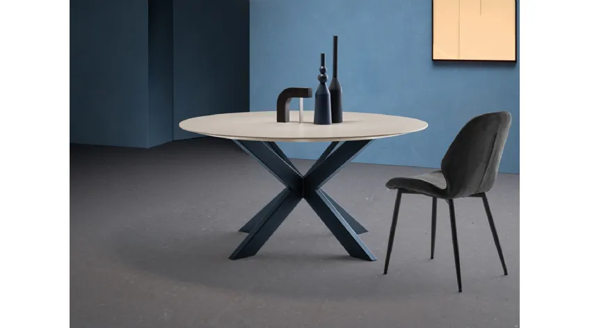 Tavolo Manhattan Ring con top in Rovere e base in ferro di Devina Nais