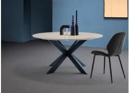 Tavolo Manhattan Ring con top in Rovere e base in ferro di Devina Nais