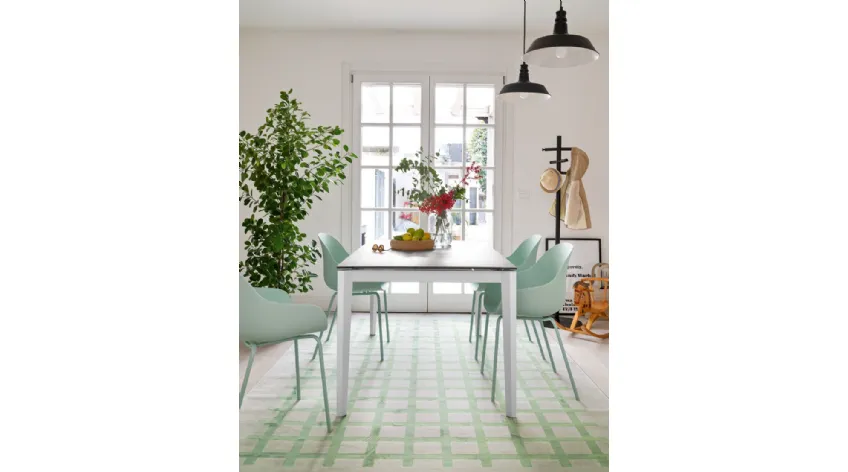 Tavolo allungabile in ceramica marmo bianco e base in metallo bianco opaco Pentagon Fast di Connubia