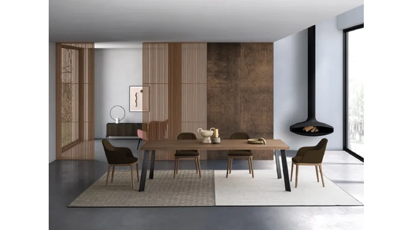 Tavolo Seattle in Rovere massello con gambe in ferro Devina Nais
