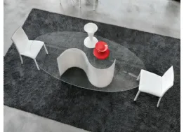 Tavolo ovale con top e base in vetro Segno di Unico Italia