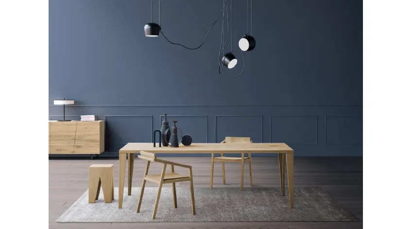 Tavolo Smart in legno massello di Rovere di Devina Nais