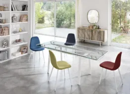 Tavolo allungabile in vetro temprato extrachiaro con gambe in metallo Tommy di Stones