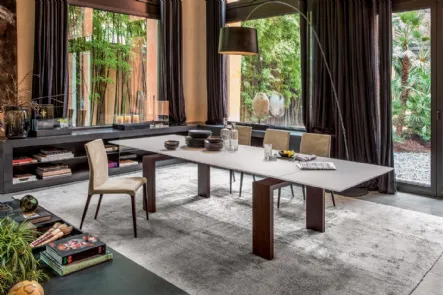 Tavolo allungabile Brooklyn con struttura in legno e top in vetro di Tonin Casa