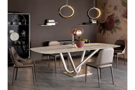 Tavolo con top in grès porcellanato e base in metallo verniciato Victory di Tonin Casa