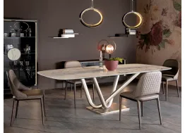Tavolo con top in grès porcellanato e base in metallo verniciato Victory di Tonin Casa