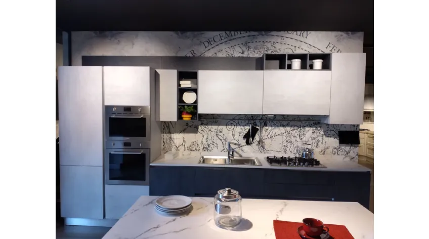 Cucina moderna in cemento chiaro e grafite con top in Dekton