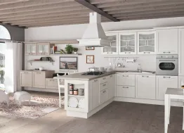 Cucina Classica angolare con penisola Aurea in Frassino laccato Bianco di Creo