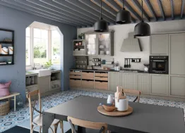 Cucina Classica angolare Contempo in Frassino Argilla e laccato opaco Argilla con cestoni in massello di Frassino di Creo