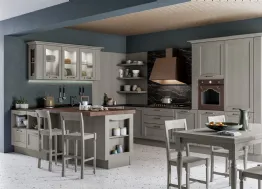 Cucina Classica angolare con penisola Aurea in Frassino laccato Grigio Reale di Creo
