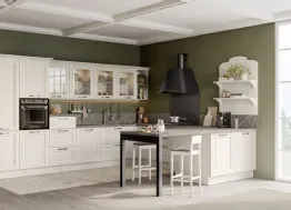 Cucina Classica angolare con penisola Oprah in legno massello laccato Bianco Camelia di Creo