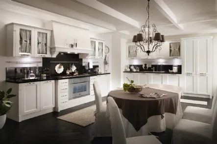 Cucina Classica lineare in laccato finitura Neve con top in marmo nero Sweet Kitchen Classic Melody di Callesella