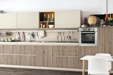 Cucina Moderna lineare Ank finitura Rovere Corteccia e laccato opaco Beige di Creo