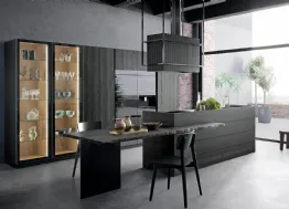Cucina Moderna lineare in abete liquirizia spazzolato e laccato metal con penisola Atelier Urban di Callesella