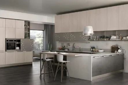 Cucina moderna con penisola in Rovere e laccato Clover 11 di Lube