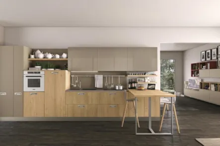 Cucina Moderna con penisola Clover 17 in Rovere e laccato lucido di Lube