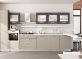 Cucina Moderna Kyra finitura laccato Kaschmir e Melanzana di Creo