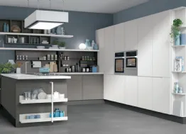 Cucina moderna con penisola Luna 05 in Rovere e melaminico di Lube