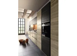 Cucina Moderna lineare Mood 02 realizzata in abete massello spazzolato a tre strati con venature orizzontali, e in finitura laccato opaco liscio di Fratelli Mirandola