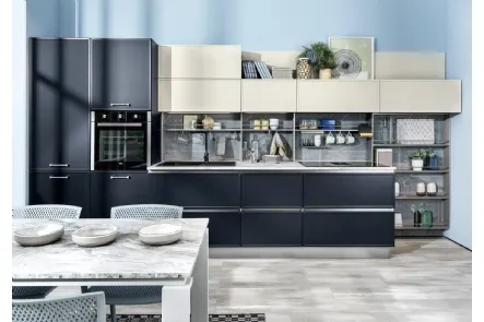 Cucina Moderna lineare Rewind finitura laccato opaco Blue Cristal di Creo