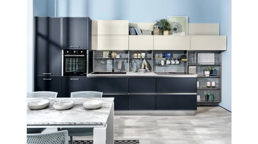 Cucina Moderna lineare Rewind finitura laccato opaco Blue Cristal di Creo