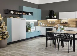 Cucina Moderna angolare Zoe in laccato opaco Verde Fiordo e Bianco di Creo
