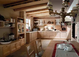 Cucina angolare su misura in legno con pensili in vetro Everyday Fieno Talcato di Callesella