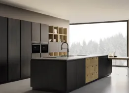 Cucina elegante con isola centrale New Time Gola in rovere vulcano e rovere natura di Mirandola