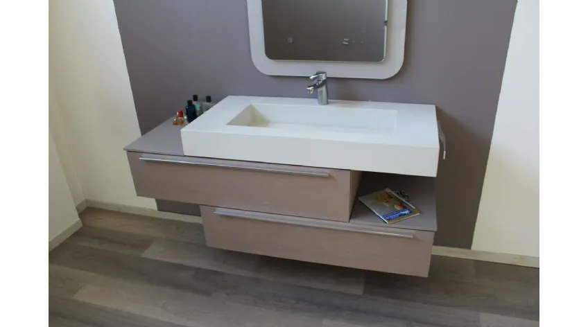 Mobile bagno in legno con lavabo in resina