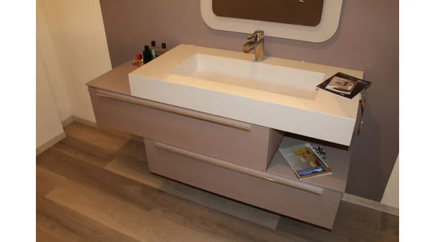 Mobile bagno in legno con lavabo in resina